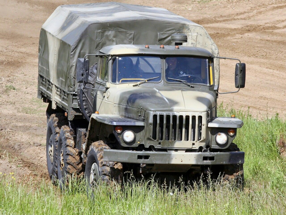 Автомобиль Урал Урал 4320