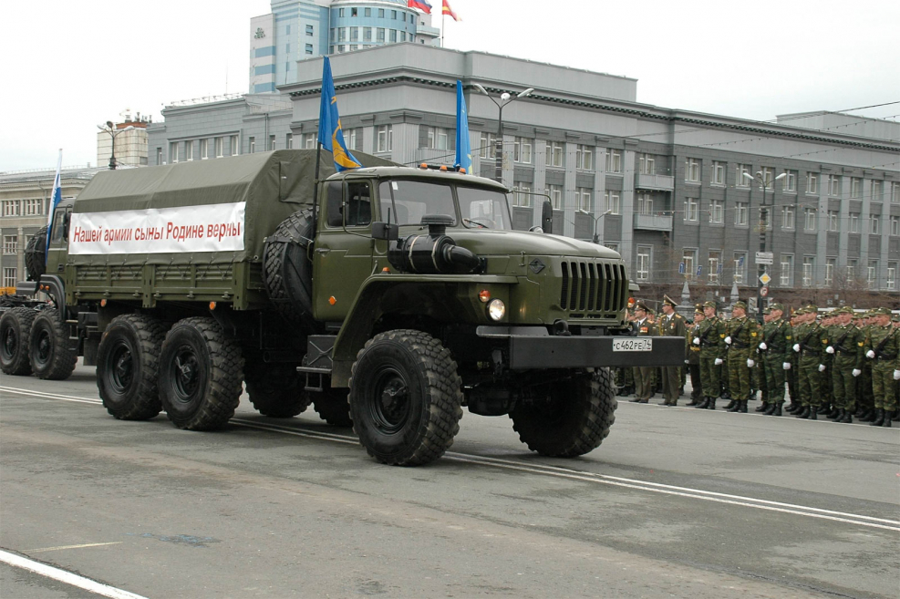 Военный тягач Урал 4320