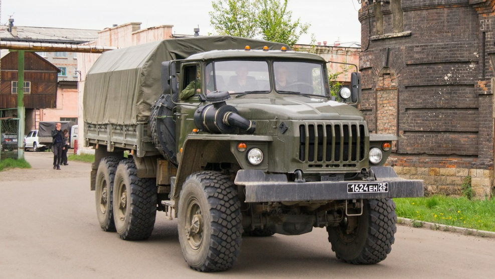 Урал 4320 армейский бронированный