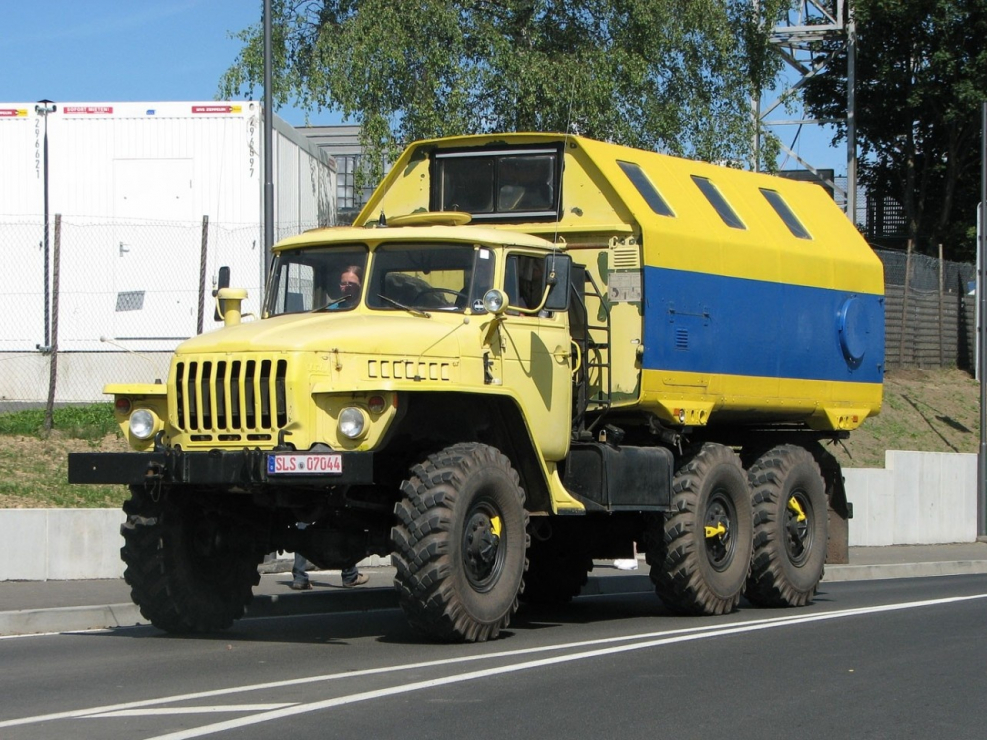 Урал 744
