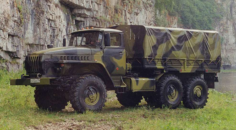 Военный тягач Урал 4320