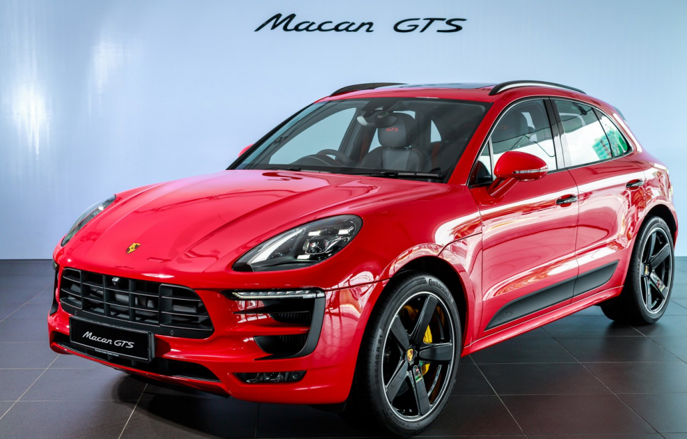 Porsche Macan красный