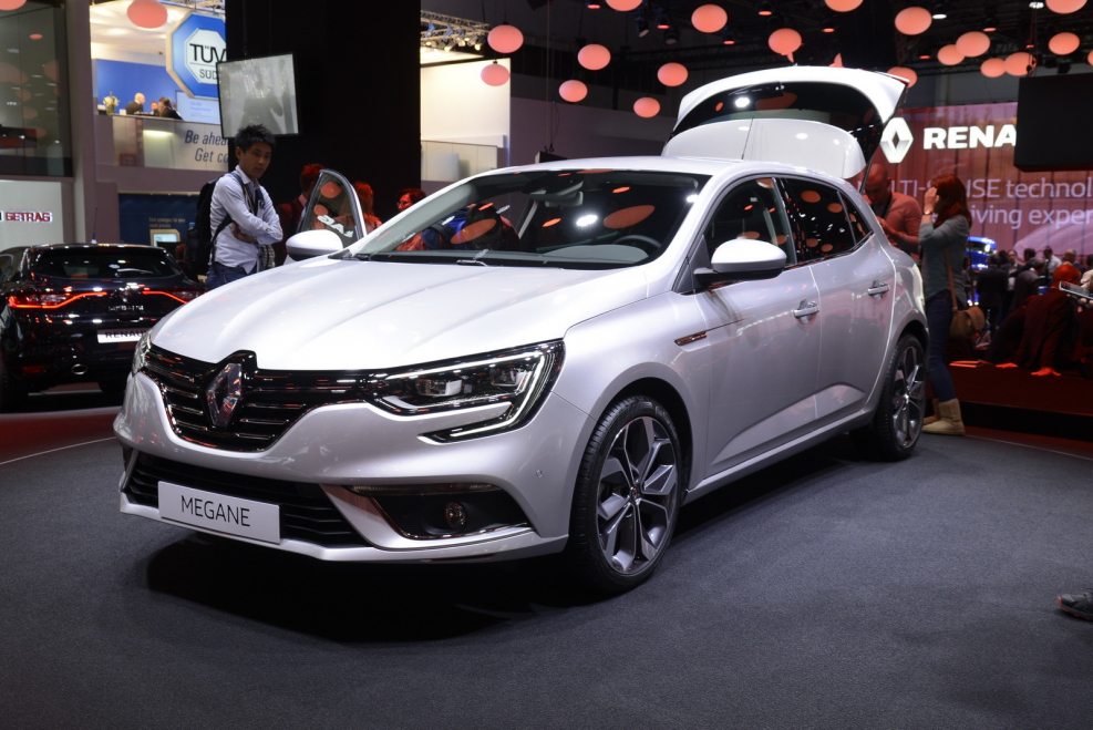 Renault Megane 2020 гибрид