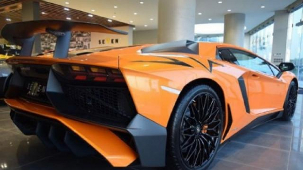 Ламборджини авентадор LP 704