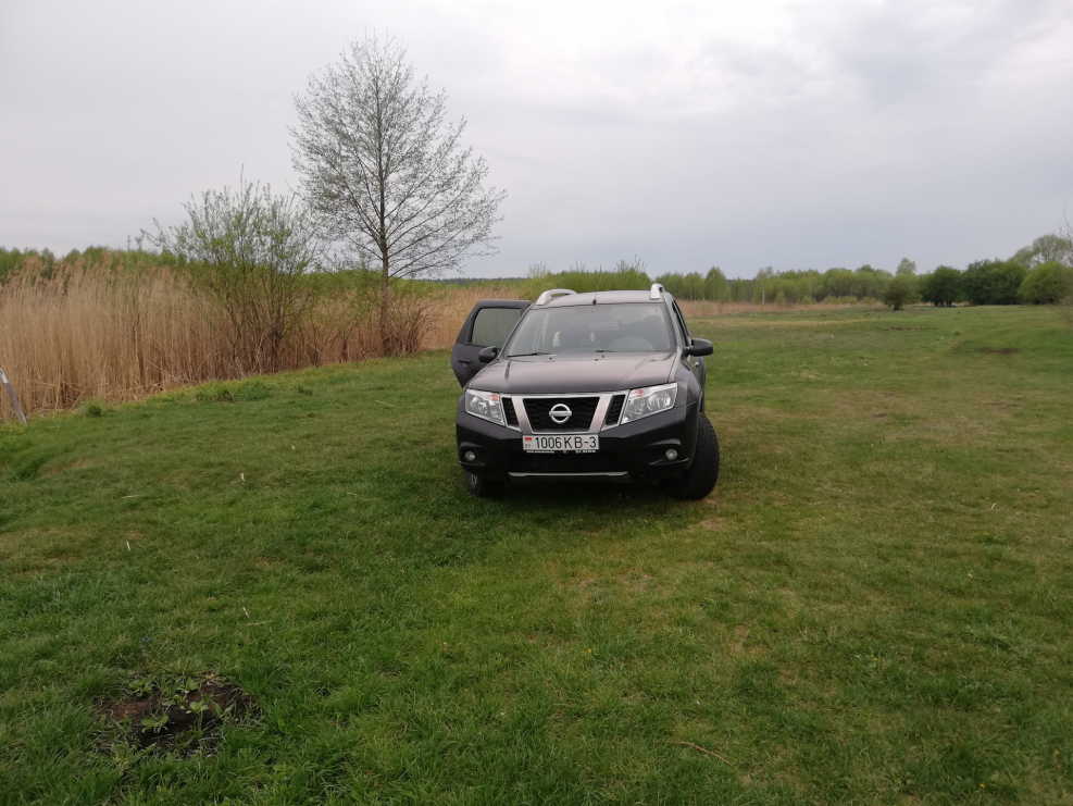 Ниссан Террано темно-зеленый 2014