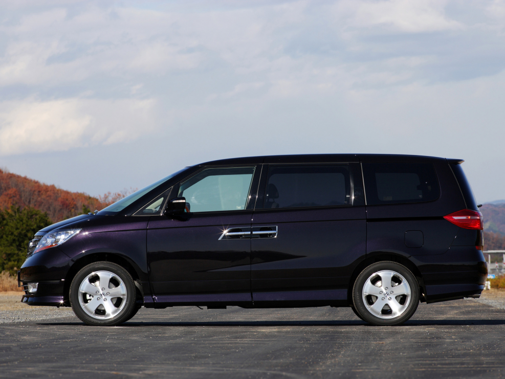 Минивэн Honda Elysion