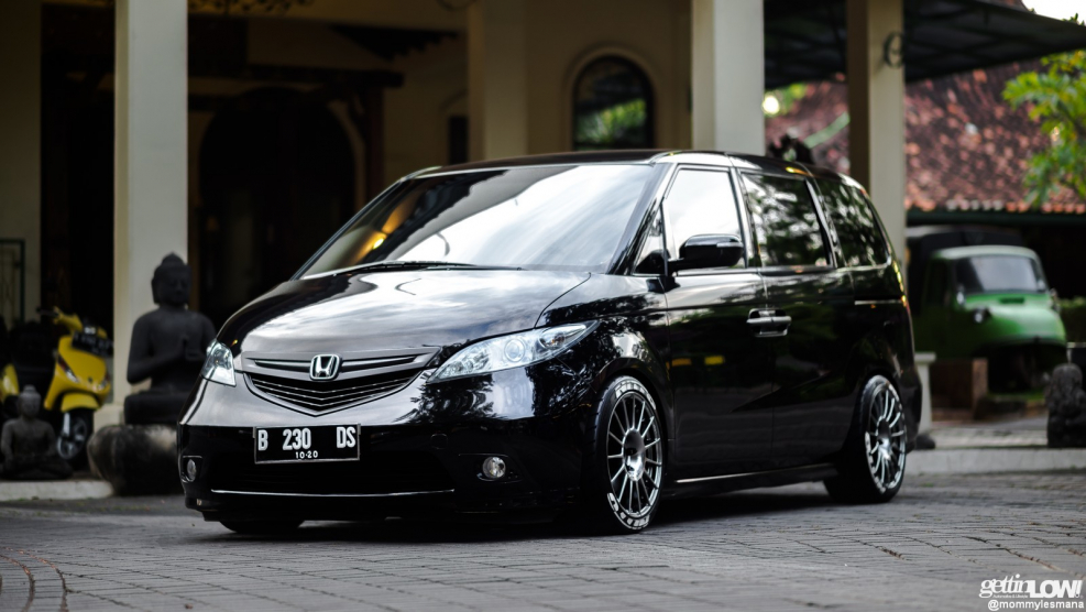 Honda Elysion черный