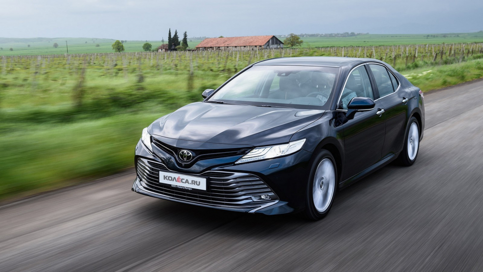 Автомобиль Toyota Camry 2015