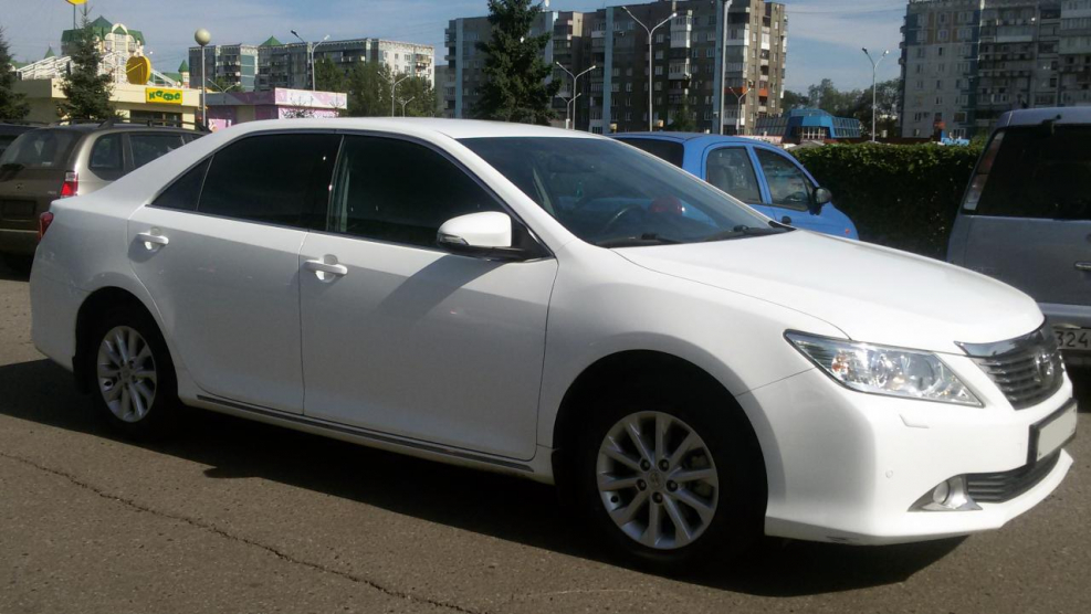 Toyota Corolla e140 белая