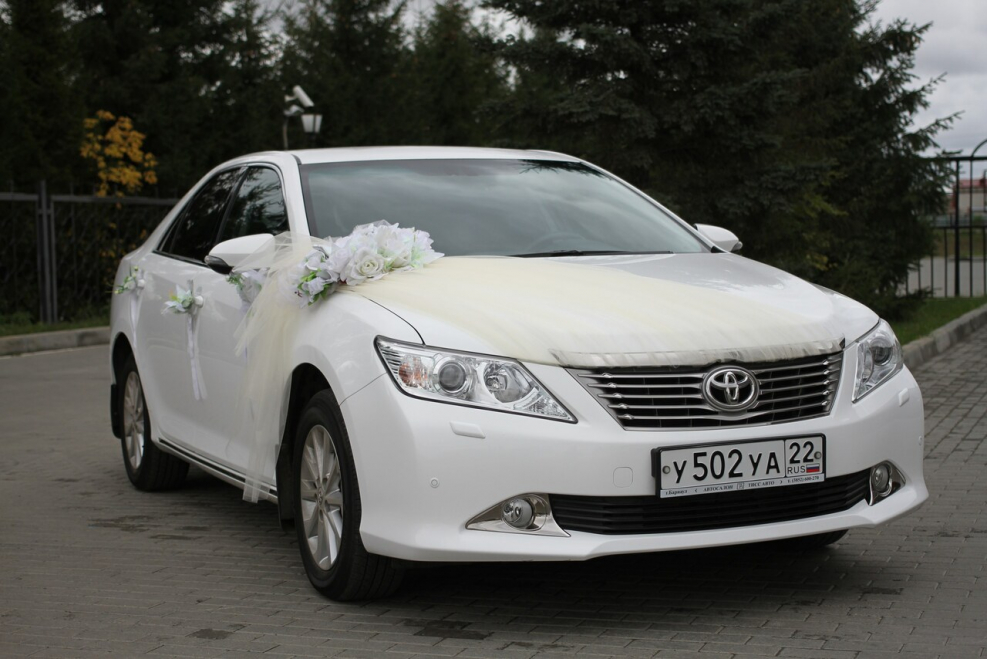 Toyota Camry белая