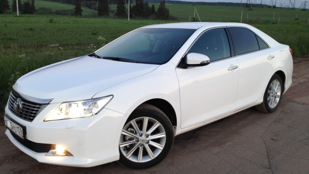Toyota Camry 2014 белый