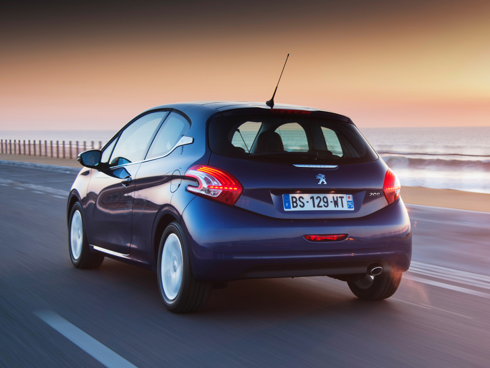 Peugeot 208 i