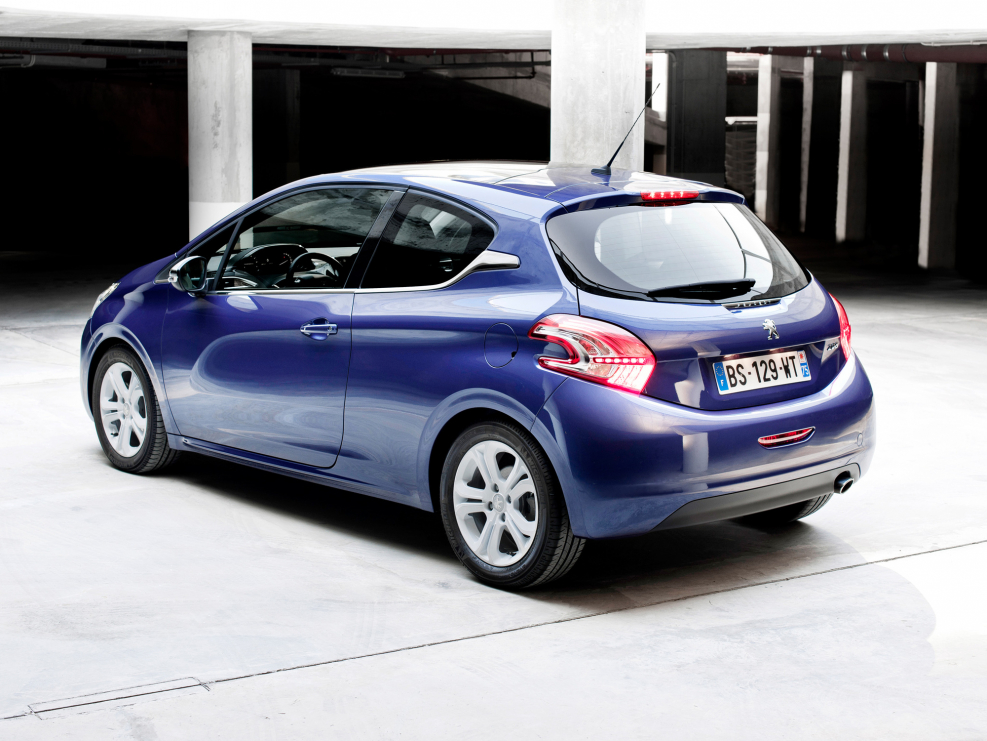 Peugeot 208 i