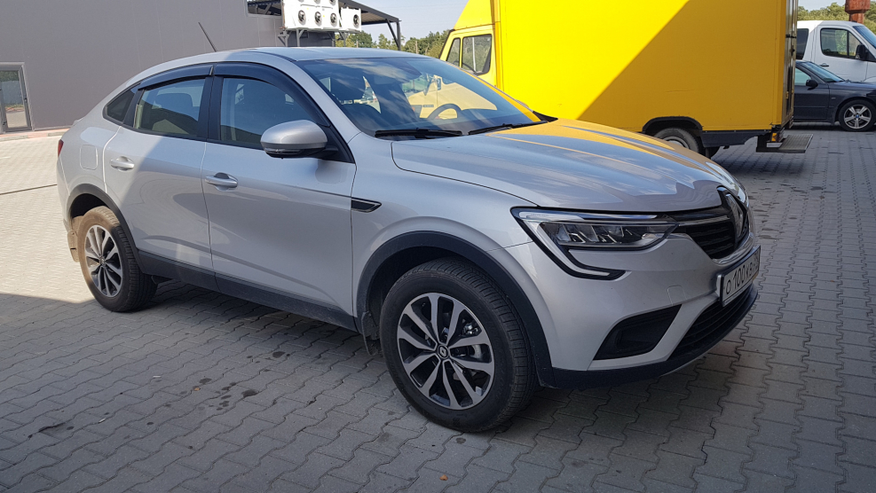 Renault Arkana темно серый