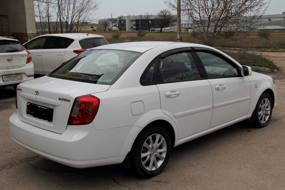 Daewoo Gentra белая 2017