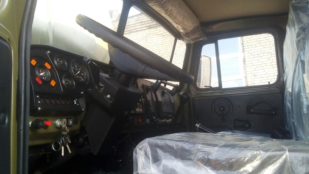 КАМАЗ 5350 военный кабина внутри