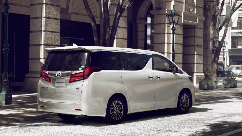 Toyota минивэн Alphard 2021