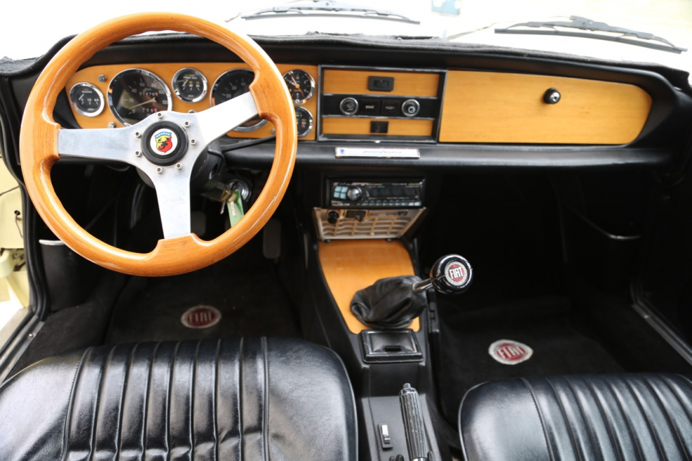 Fiat 124 Spider 1966 салон
