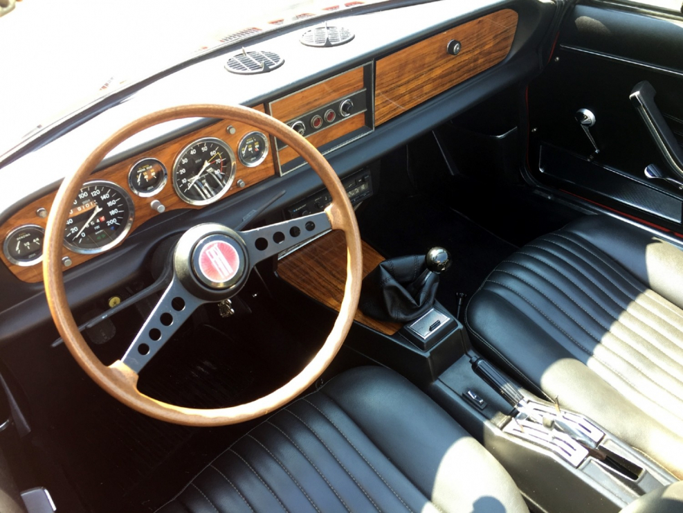 Fiat 124 Spider 1966 салон