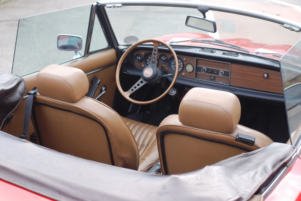 Fiat 124 Interior