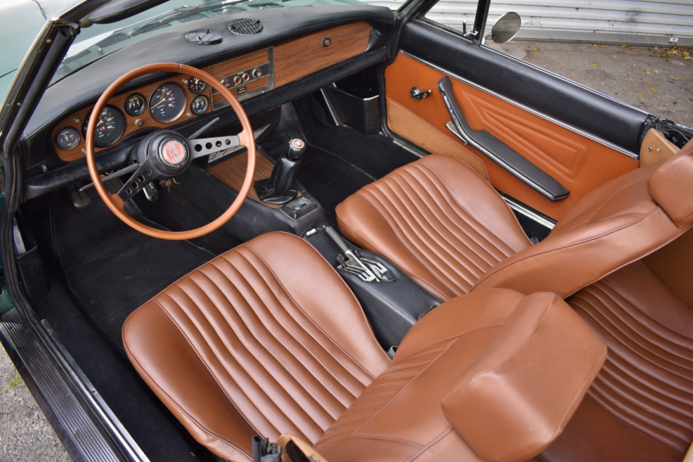 Fiat 124 Sport Spider салон