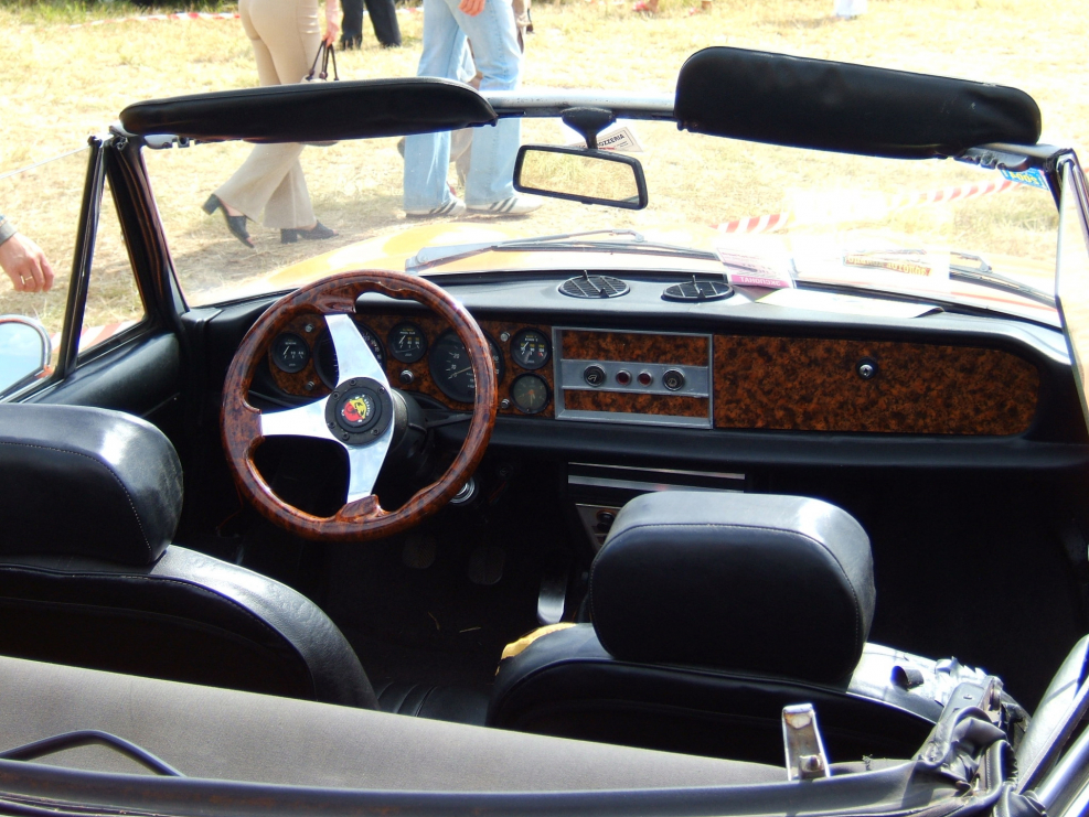 Fiat 124 Spider 1966 салон