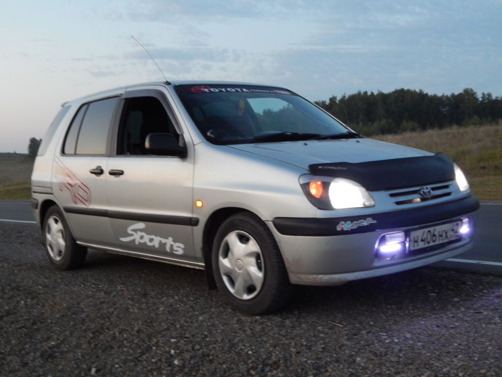 Toyota Raum 2001