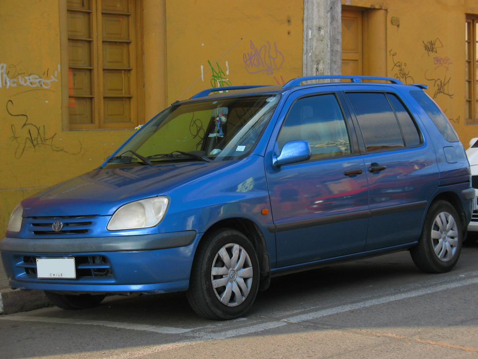 Toyota Raum 1997