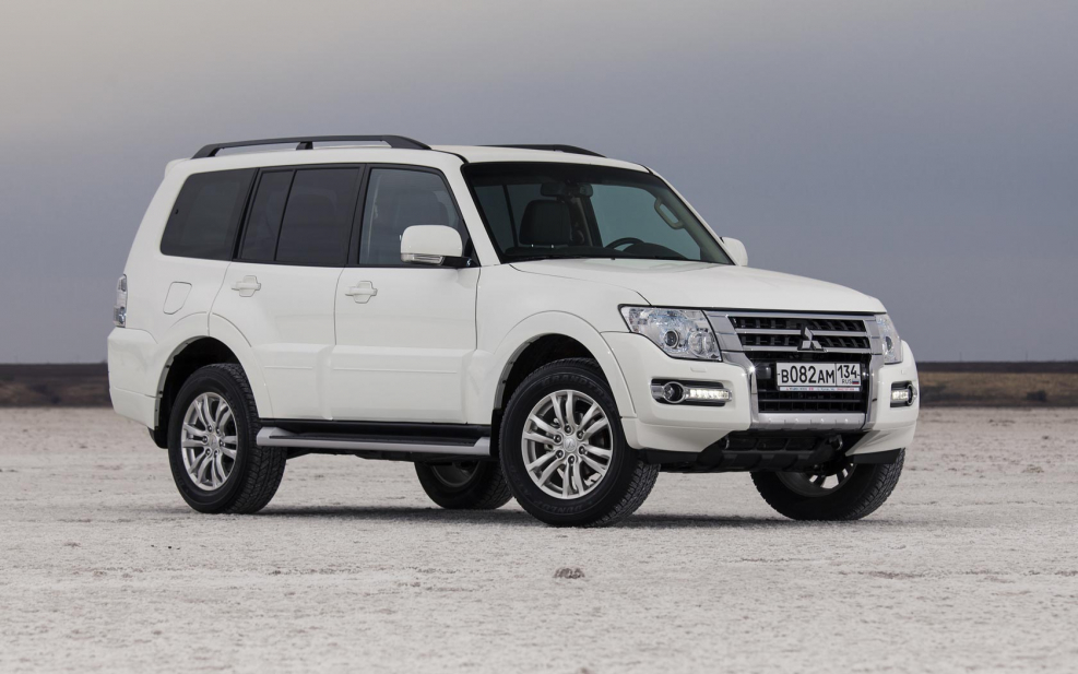 Митсубиси Паджеро 2015 белый