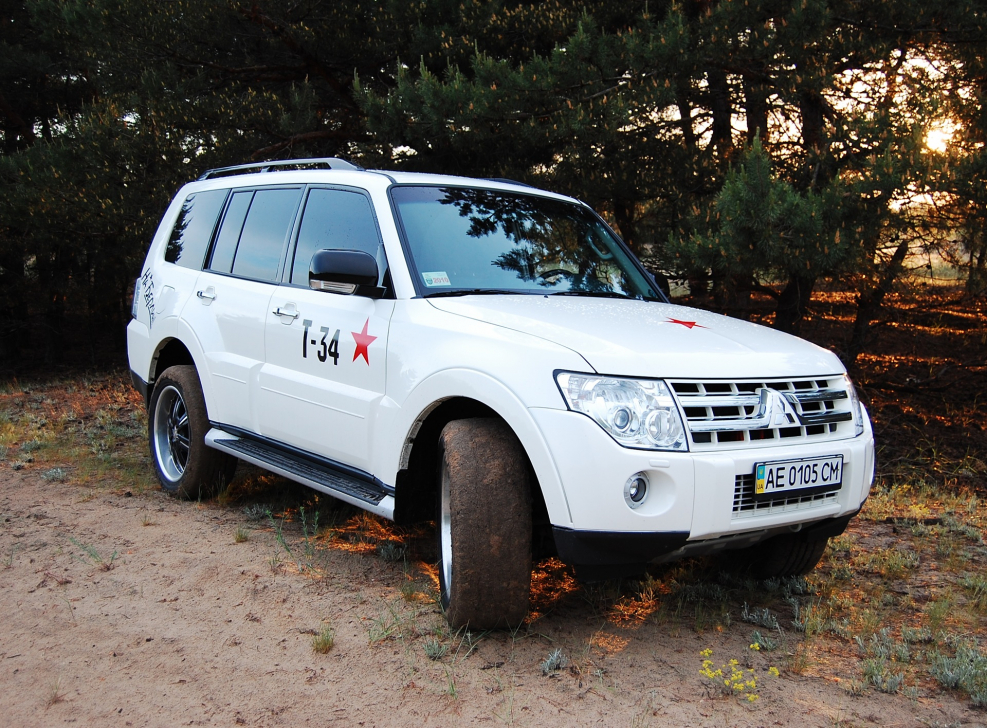 Mitsubishi Паджеро белый