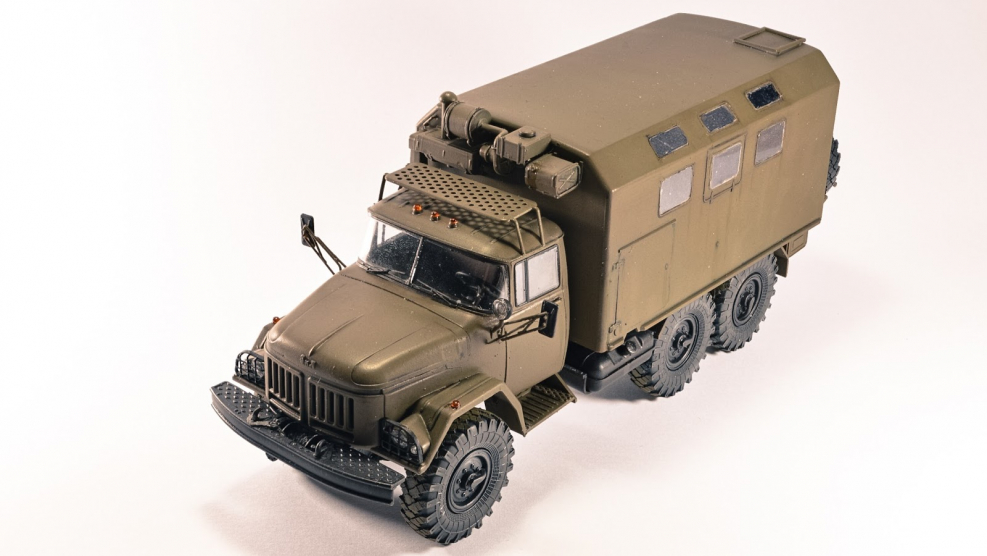 ЗИЛ 131 от ICM 1 35 кунг