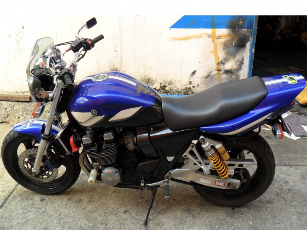 Yamaha XJR 400