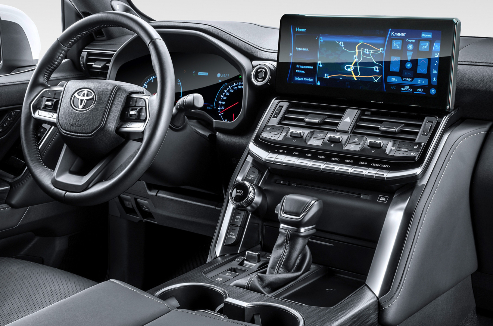 Toyota Land Cruiser 300 2021 салон