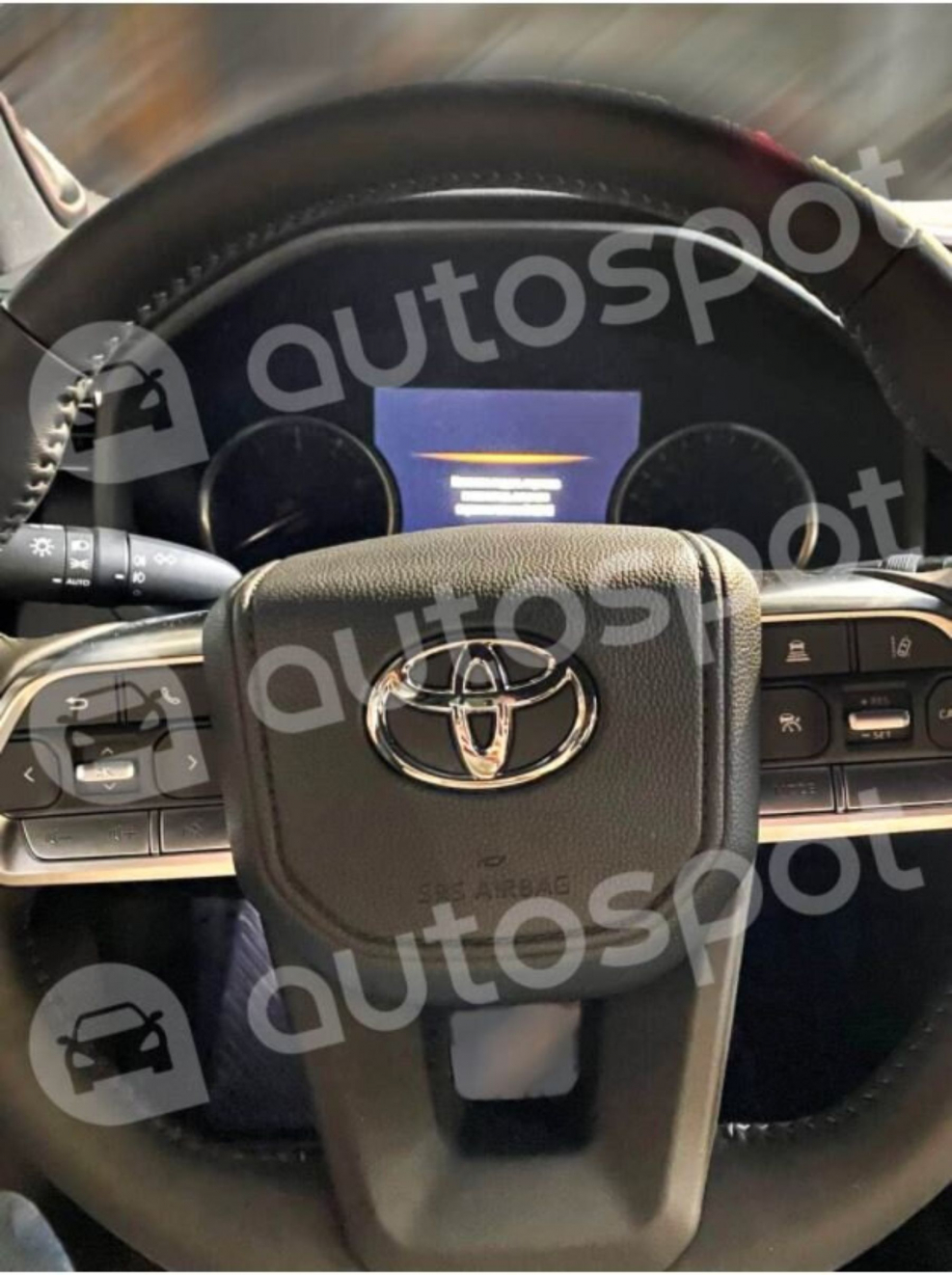 Toyota Land Cruiser 300 салон