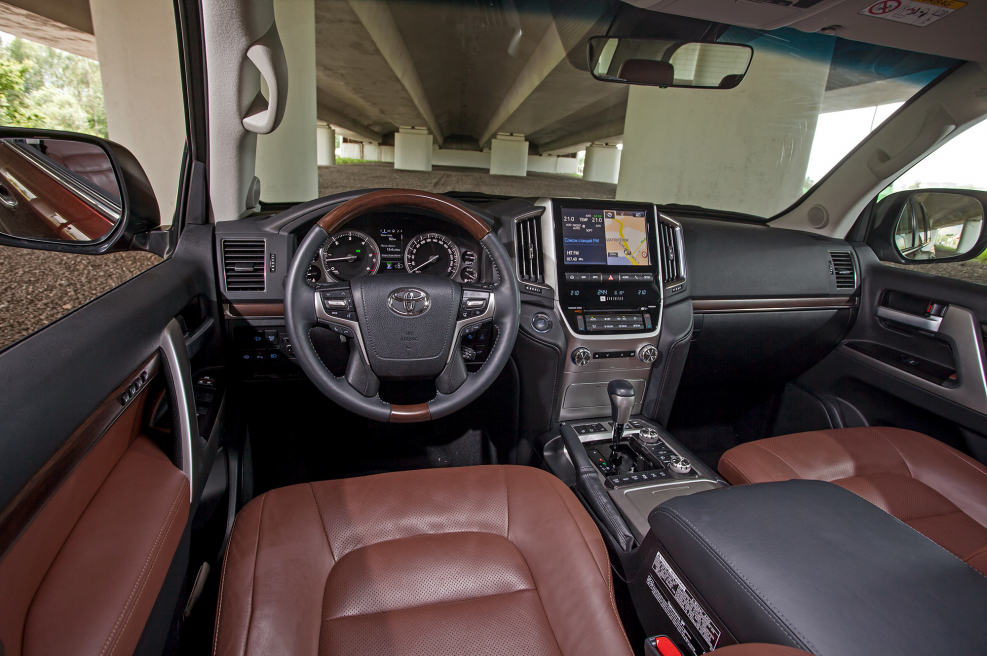 Toyota Land Cruiser 2021 салон