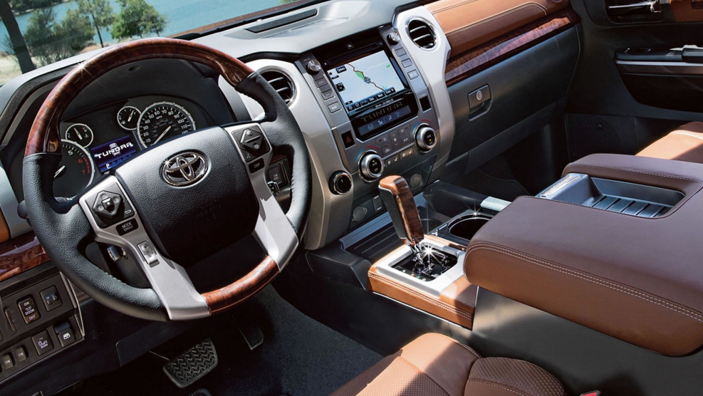 Toyota Prado 300 салон
