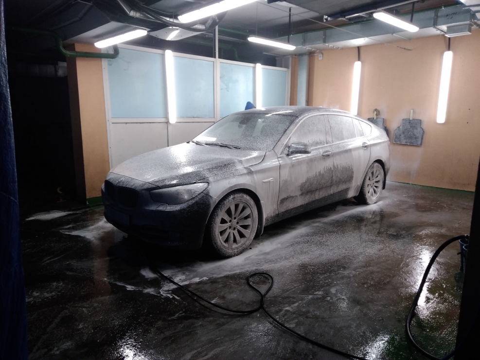 BMW 7 В автомойке
