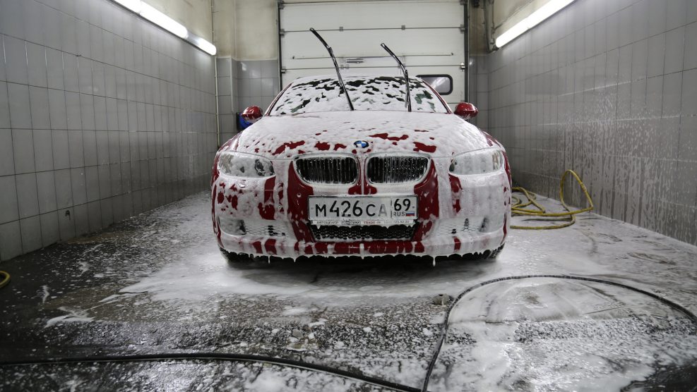 BMW на мойке