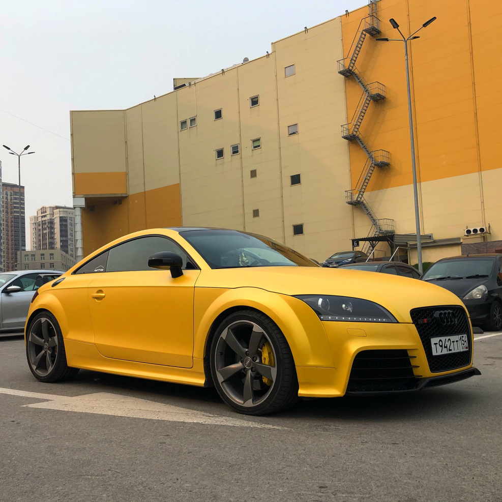 Ауди ТТ RS 2008 желтый