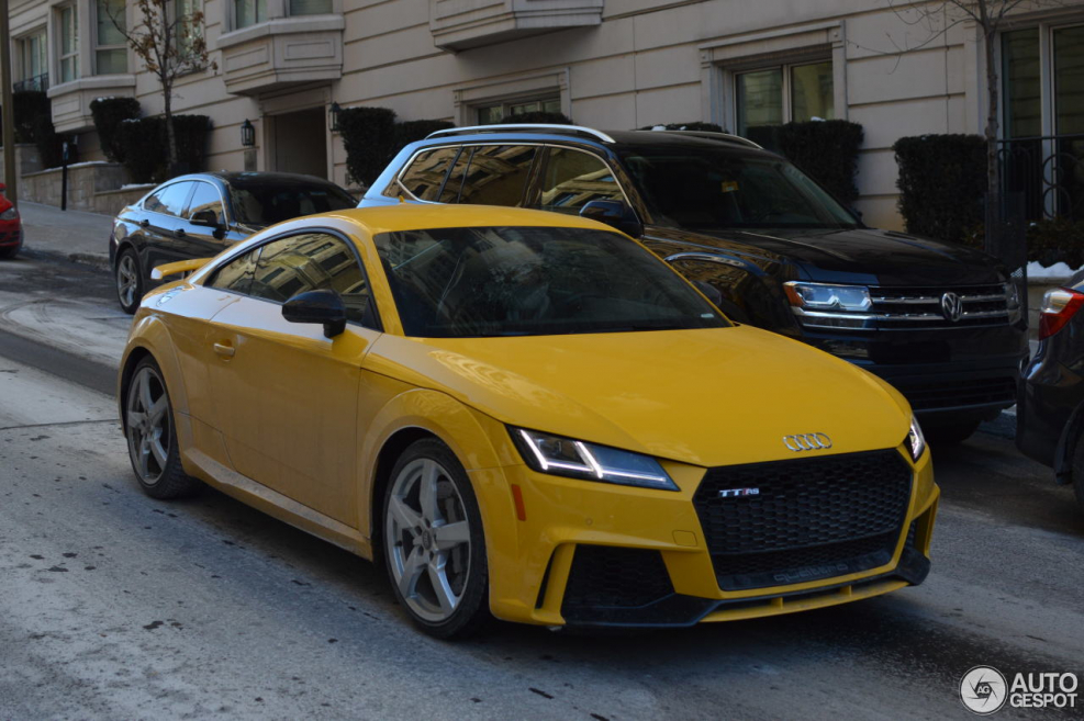 Audi TT 8s желтая