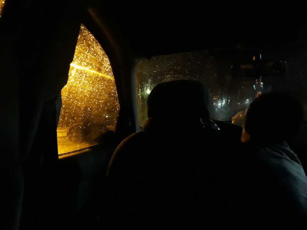 Фото в полицейской машине внутри ночью