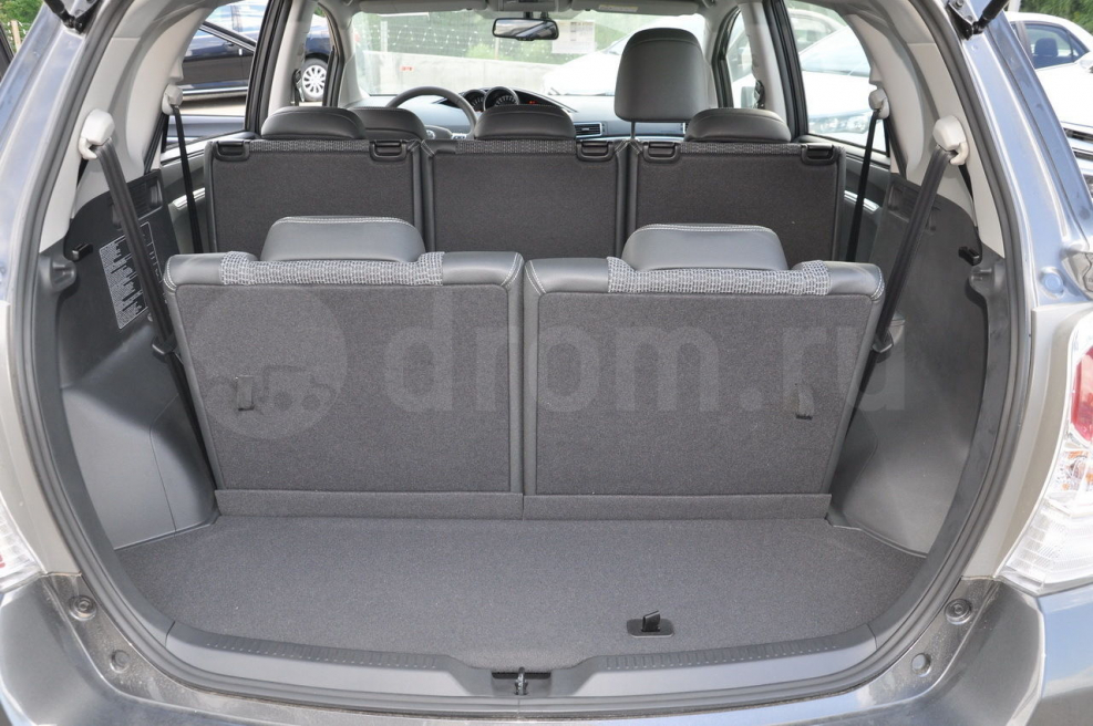 Toyota Corolla Verso 2008 сиденья