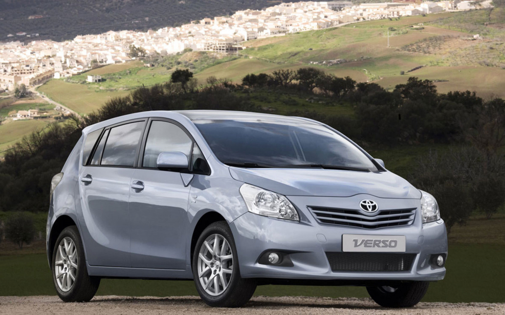 Toyota Verso фото 10 год