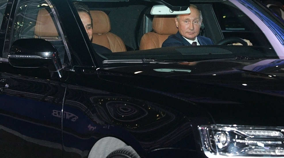 Владимир Путин машина Аурус