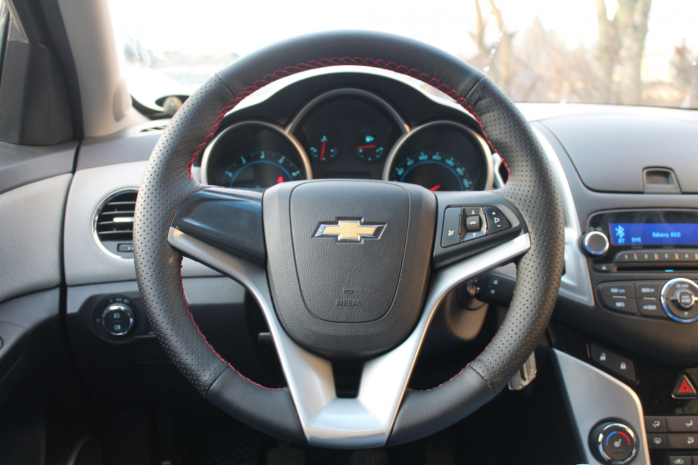 Chevrolet Volt 2 накладка airbag