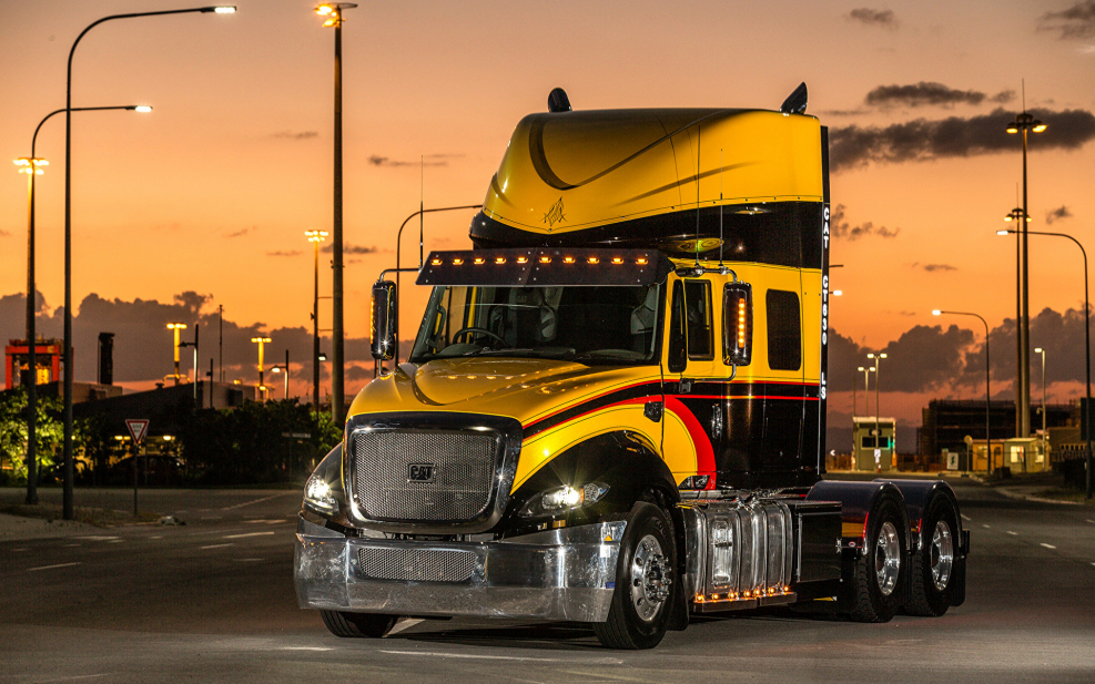 Тягач Caterpillar ct630ls