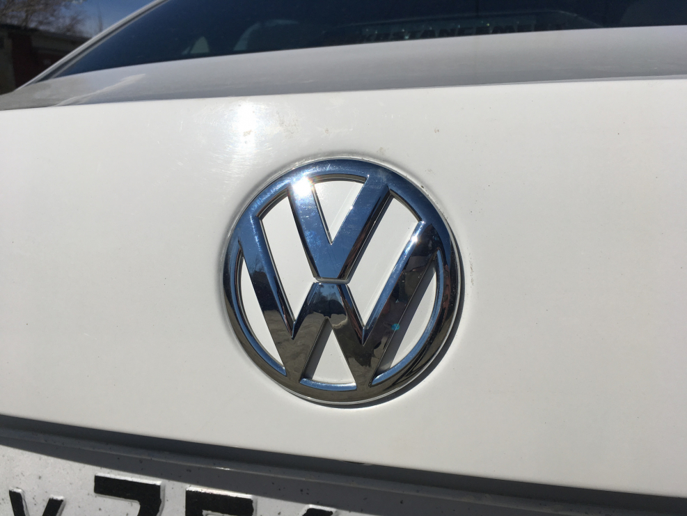 Антихром значка VW