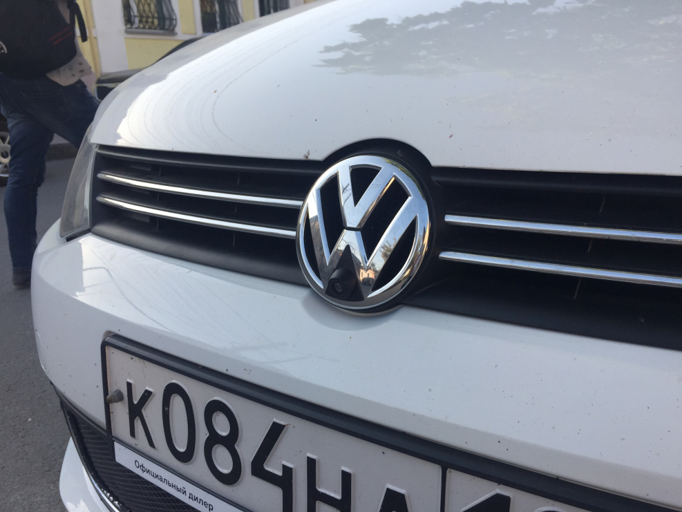Камера переднего вида на Volkswagen Polo