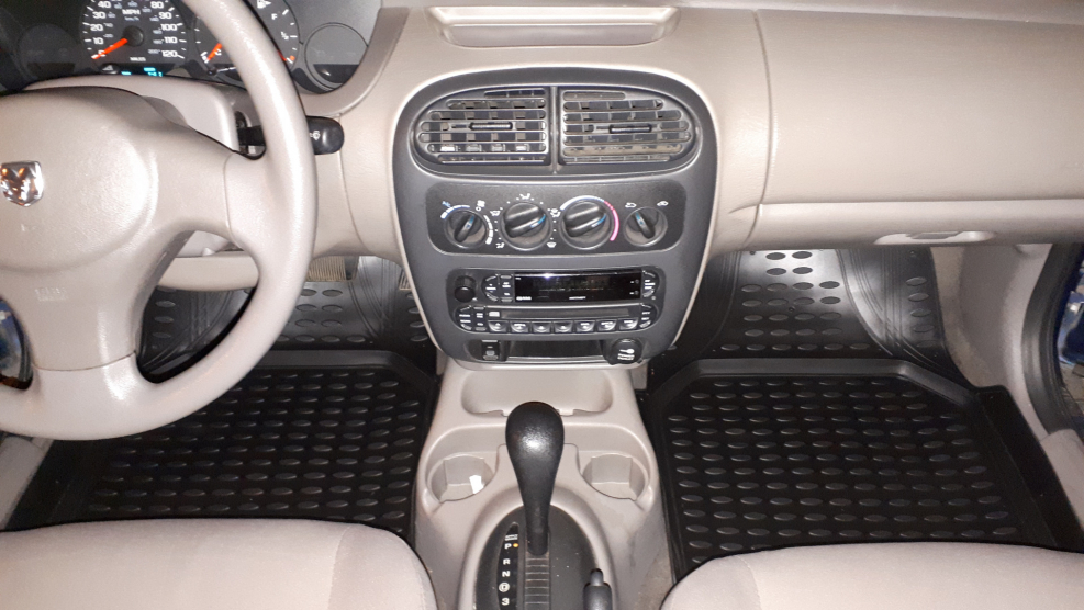 Dodge Neon 2002 салон