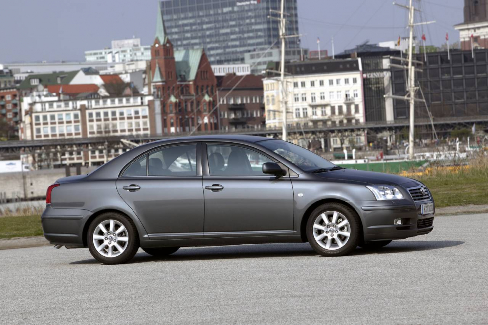 Toyota Avensis t25 седан